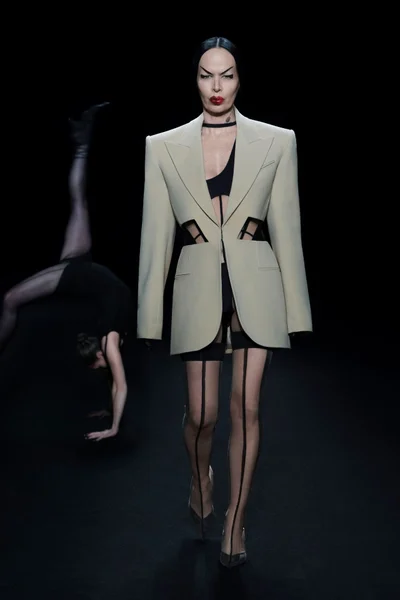 Look 13